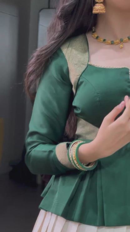 The beauty of simplicity, the elegance of Set Mundu