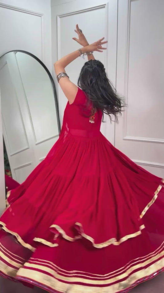 Raas Rani Collection Comfort with this lightweight lehenga, highlighted by a handcrafted Gamthi blouse, Gotta Patti lace detailing, and a mirror-adorned long koti. &nbsp;